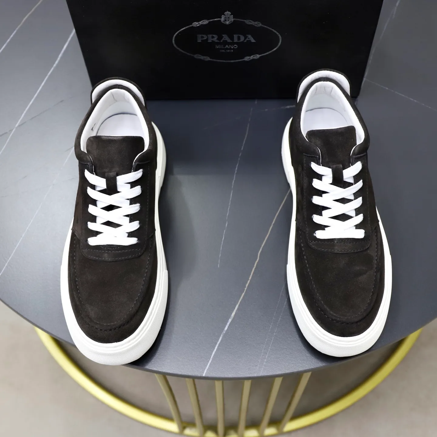 Ex-factory price: 460💰🙅‍♂️🙅‍♂️🙅‍♂️ Brand: PRADA Standard code: 38–44 (45 can be customized) Grade: Same as the official website Material: Original cowhide fabric Comfortable pigskin lining Lightweight wear-resistant outsole Style category: Men's fashionable casual shoes and boots Running sneakers Distinguished luxury brand elements Top luxury Color: actual picture color